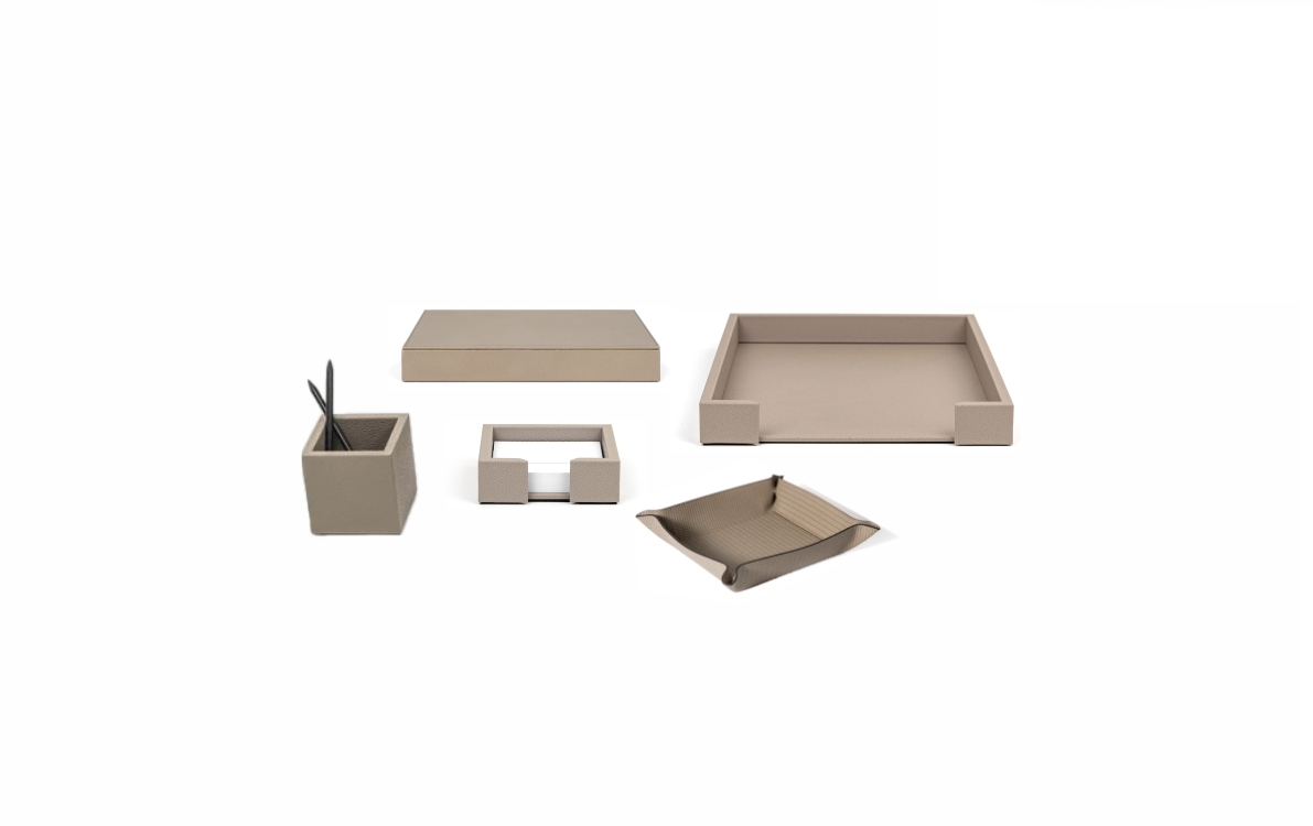 Набор настольных принадлежностей из 5 предметов в коже от Pinetti