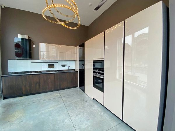 Итальянская кухня с кладовой LAB13 Acuta